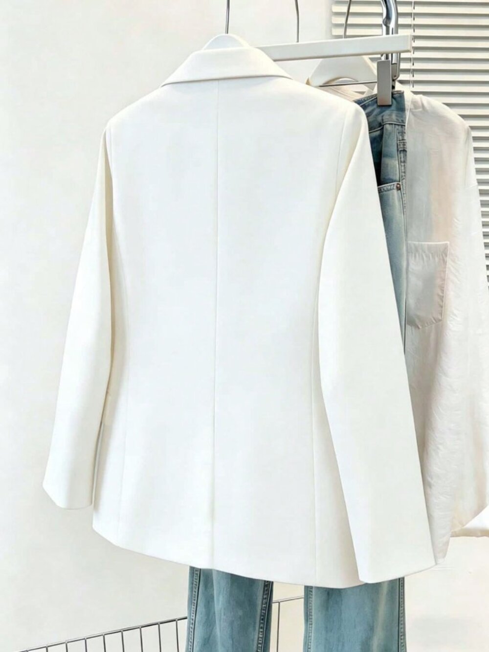 White Elegant Women's Blazer Jacket Long Sleeve Pointed Collar - Picture 2 of 4